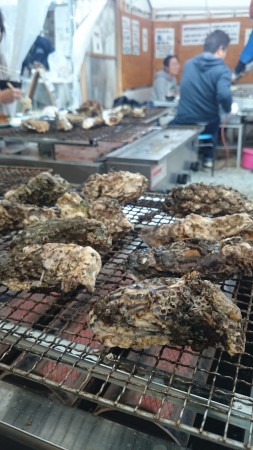 浜名湖産のブランド牡蠣「ぷり丸」を牡蠣小屋で食べてきました