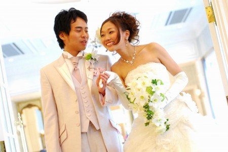 結婚式　笑顔　ドレス　ブーケ