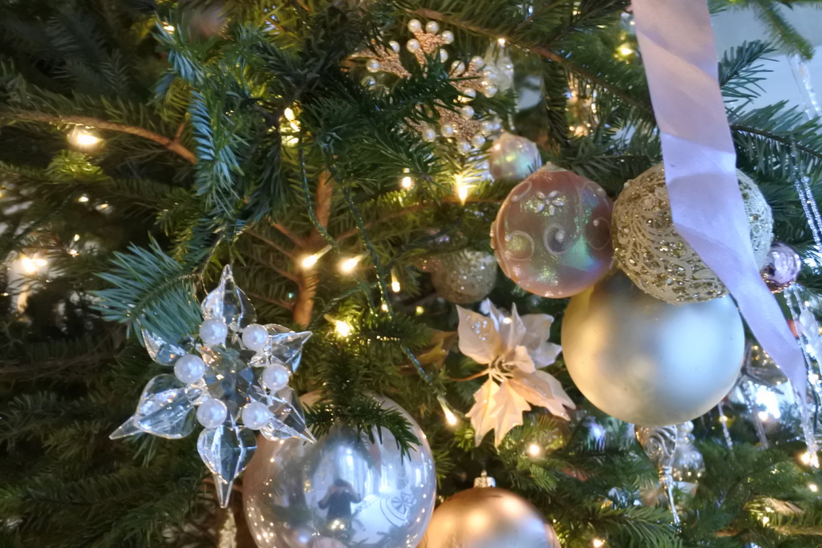 【毎年恒例】全長６メートル巨大クリスマスツリー装飾のすべて！