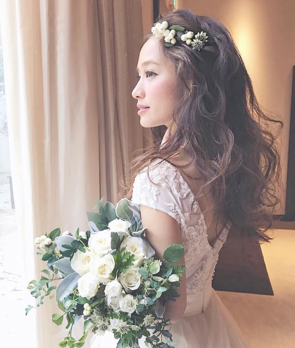 ウェディングドレスのヘアスタイル Br ダウン編 静岡の結婚式場 公式 エスプリドナチュール 静岡市のウェディング